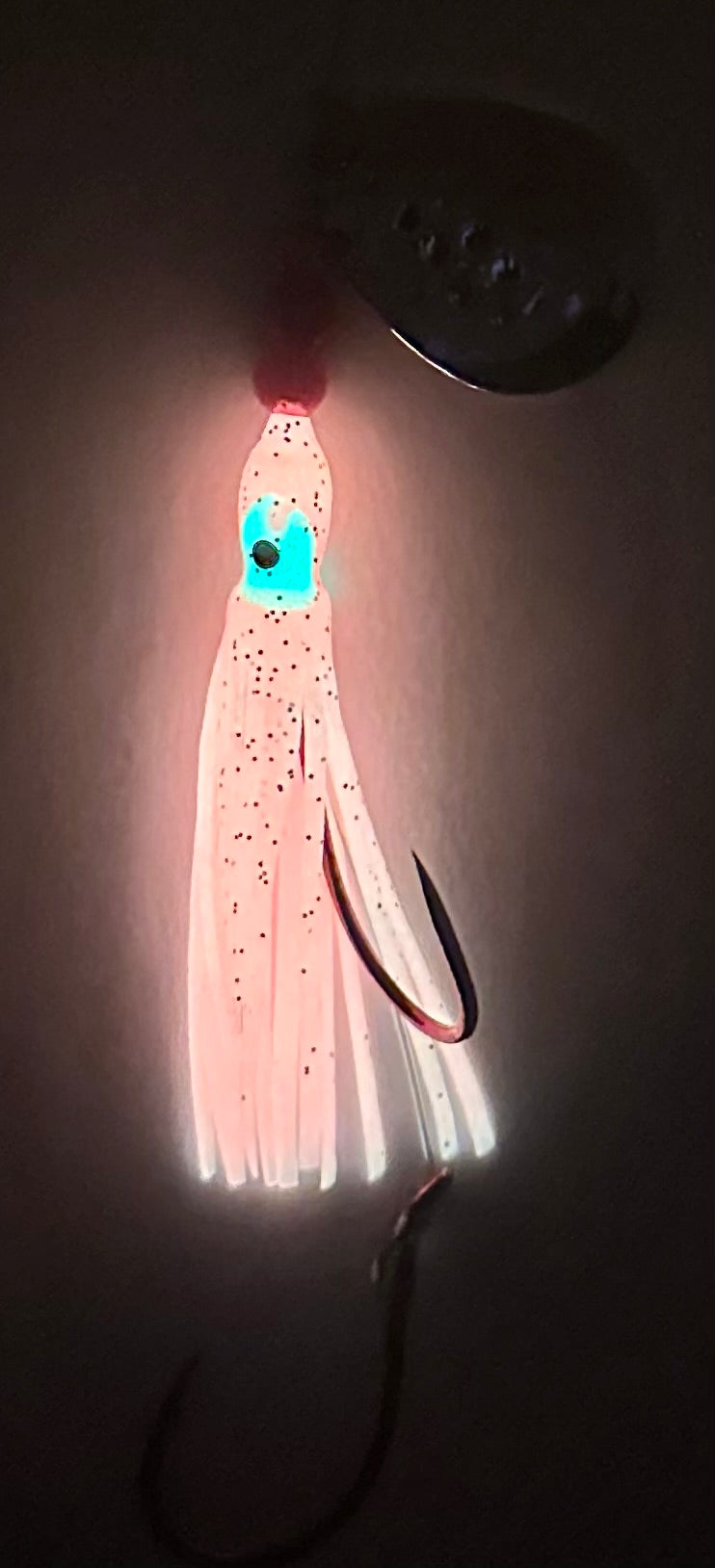 KOKOPROS® Hot Pink #2 luminous salmon hoochie, 4/0 snell, glowing in the dark